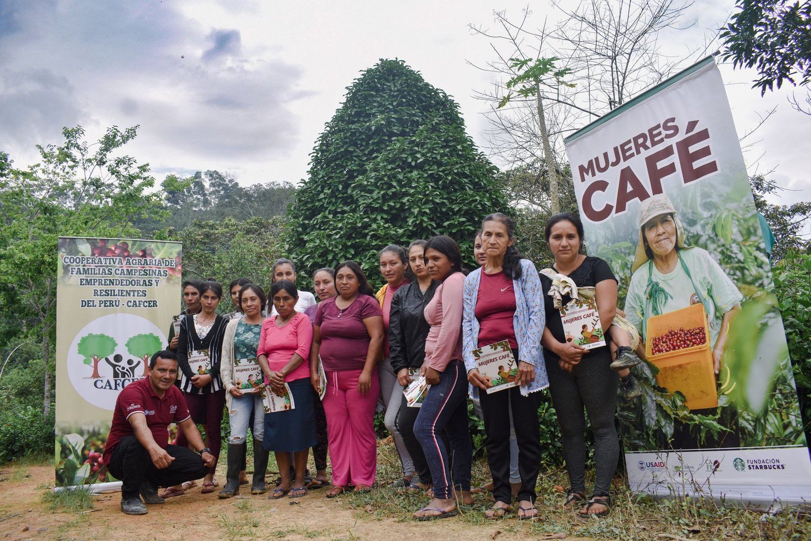 Integrantes del grupo Mujeres Café de CAFCER